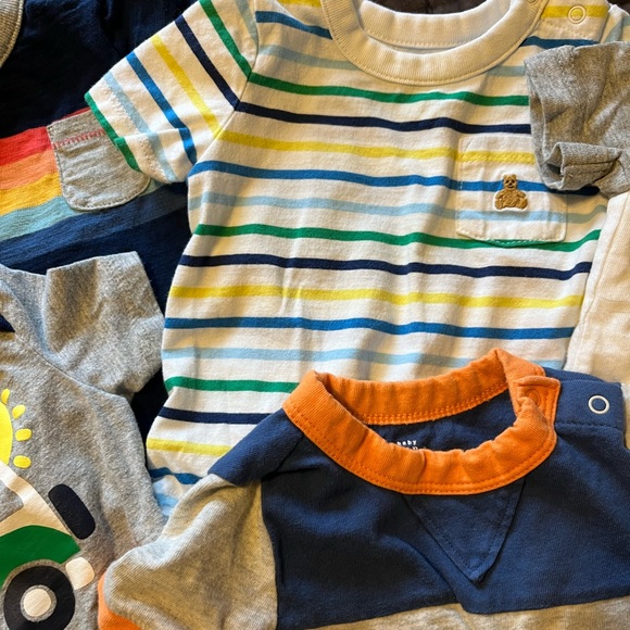 GAP bundle 6-12 month body suits - Picture 4 of 6